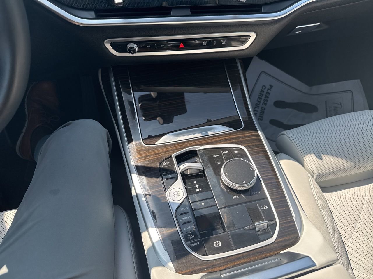 Used 2025 BMW X7 xDrive40i w/ Climate Comfort Package image 30