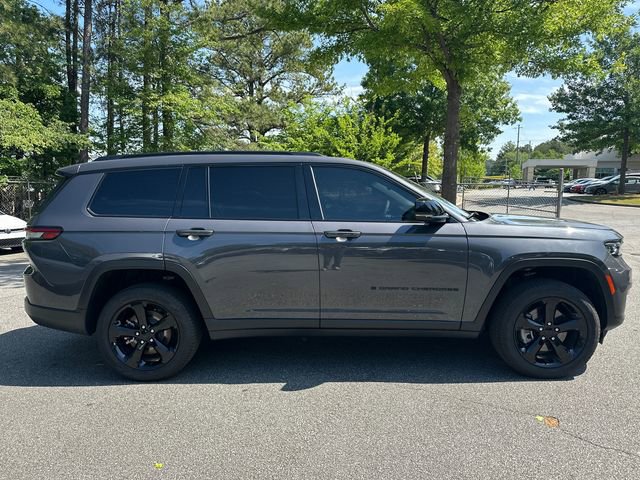 Used 2025 Jeep Grand Cherokee L Limited w/ Black Appearance Package AWD/4WD image 4