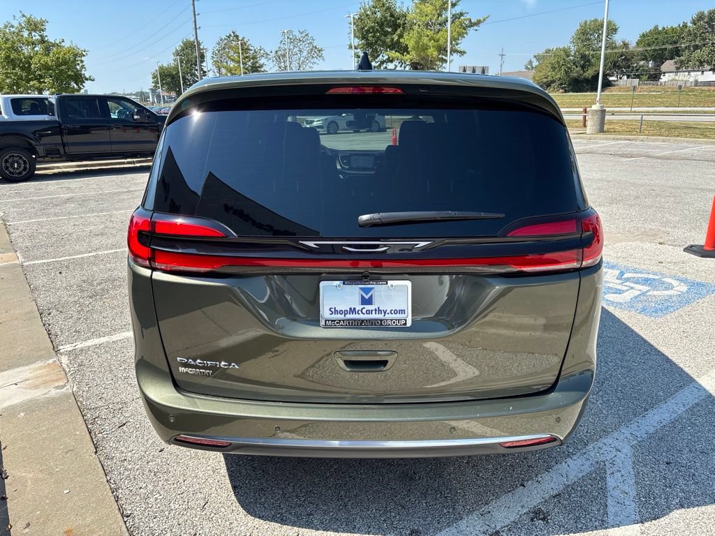 New 2027 Chrysler Pacifica Select FWD image 11