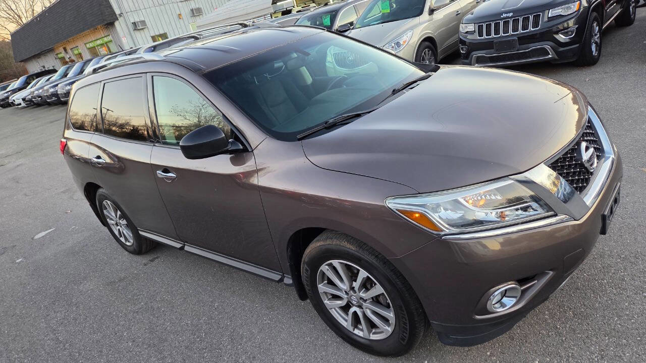 Used 2015 Nissan Pathfinder SV w/ Cargo Package image 18