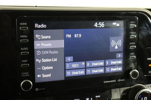 Used 2021 Toyota Highlander XLE image 28