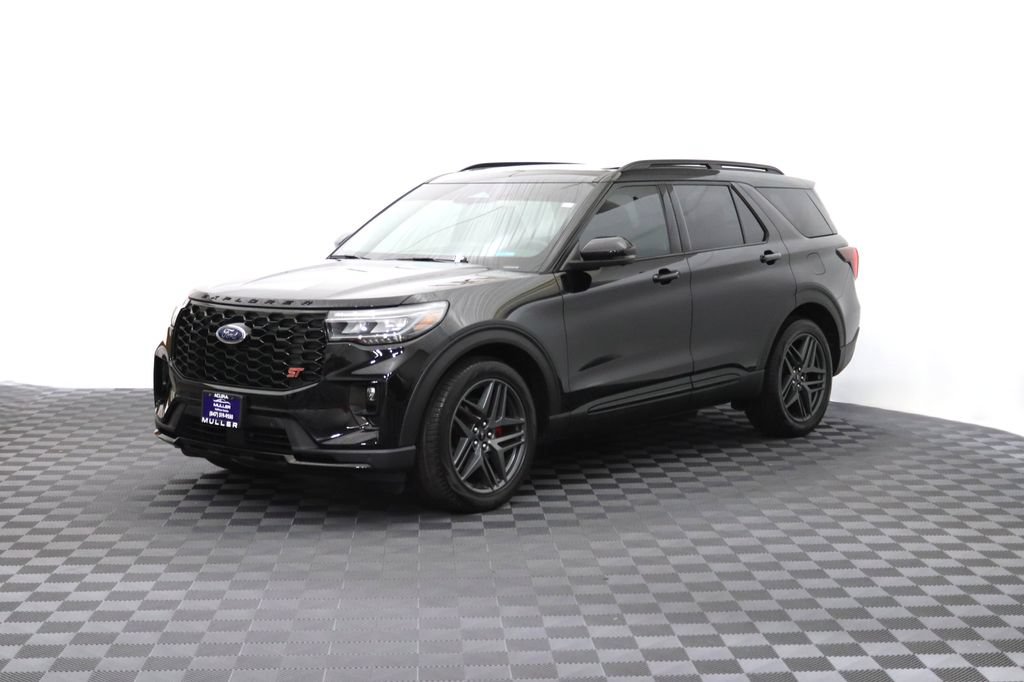 Used 2025 Ford Explorer ST AWD/4WD image 5