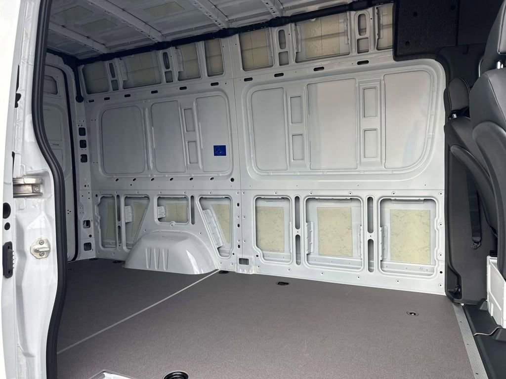 Used 2025 Mercedes-Benz Sprinter 2500 image 6