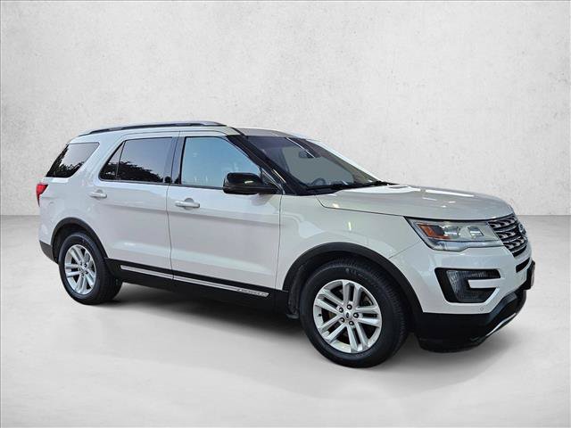 Used 2016 Ford Explorer XLT w/ Equipment Group 202A FWD image 3