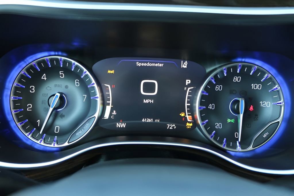 Used 2023 Chrysler Pacifica Limited image 27