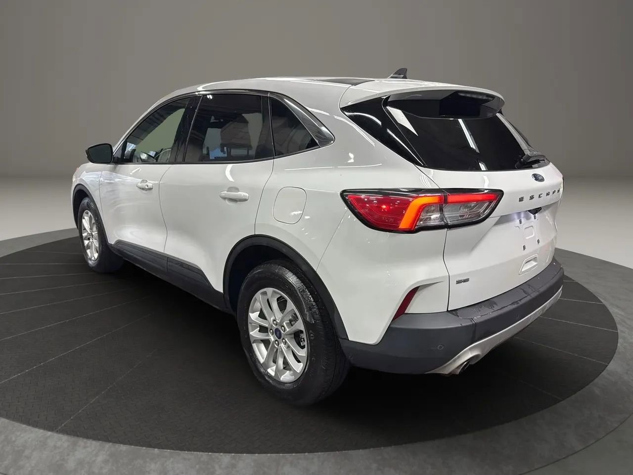 Used 2021 Ford Escape SE w/ Cold Weather Package AWD/4WD image 7