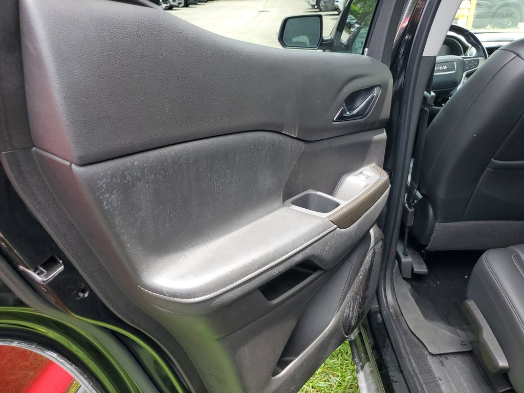 Used 2022 GMC Acadia SLT w/ Preferred Package FWD image 13