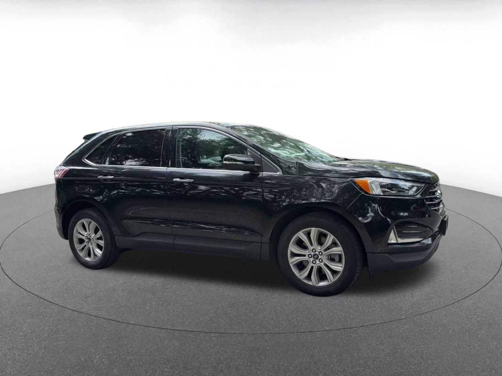 Used 2022 Ford Edge Titanium w/ Equipment Group 301A AWD/4WD image 2