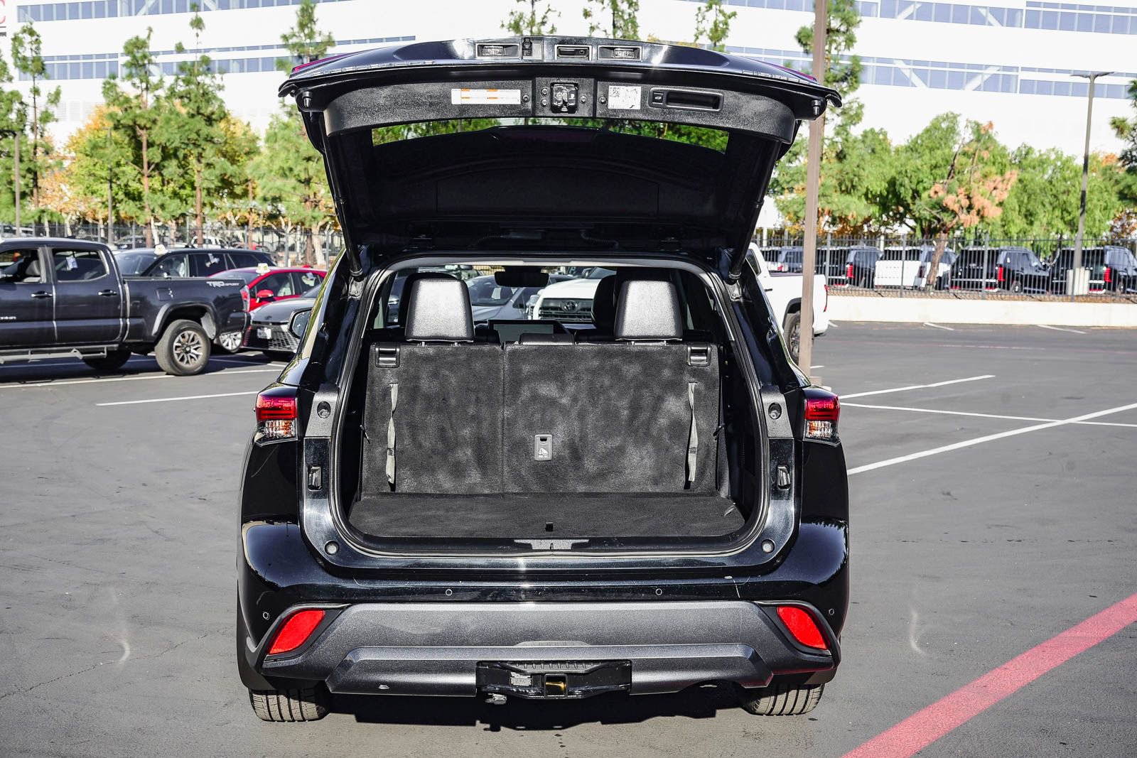 Used 2023 Toyota Highlander Limited image 29