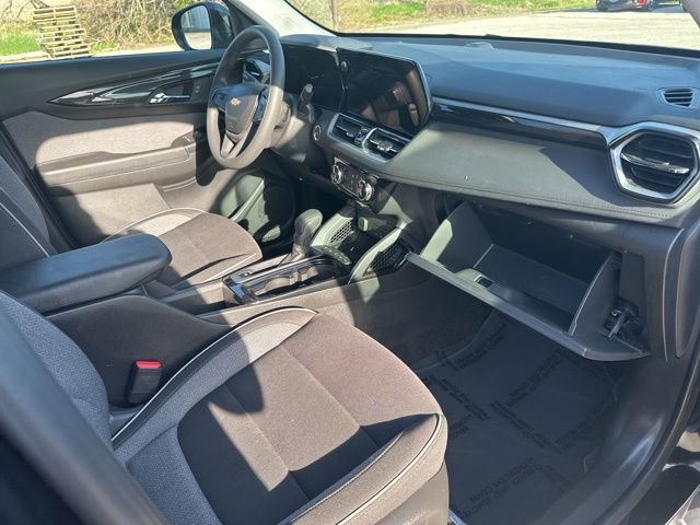 Used 2025 Chevrolet TrailBlazer LT AWD/4WD image 43