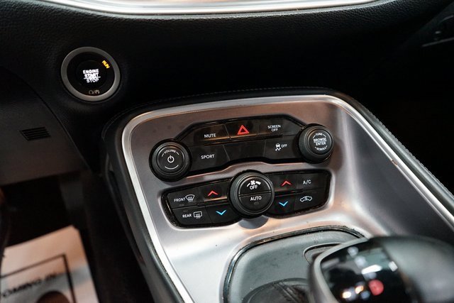 Used 2019 Dodge Challenger SXT image 35