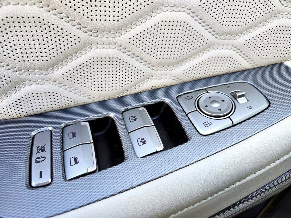 Used 2022 Hyundai Palisade Calligraphy image 31