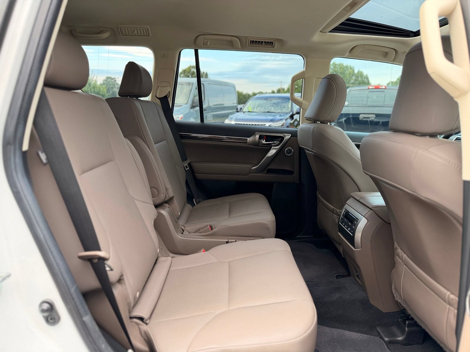 Used 2022 Lexus GX 460 Premium AWD/4WD image 35