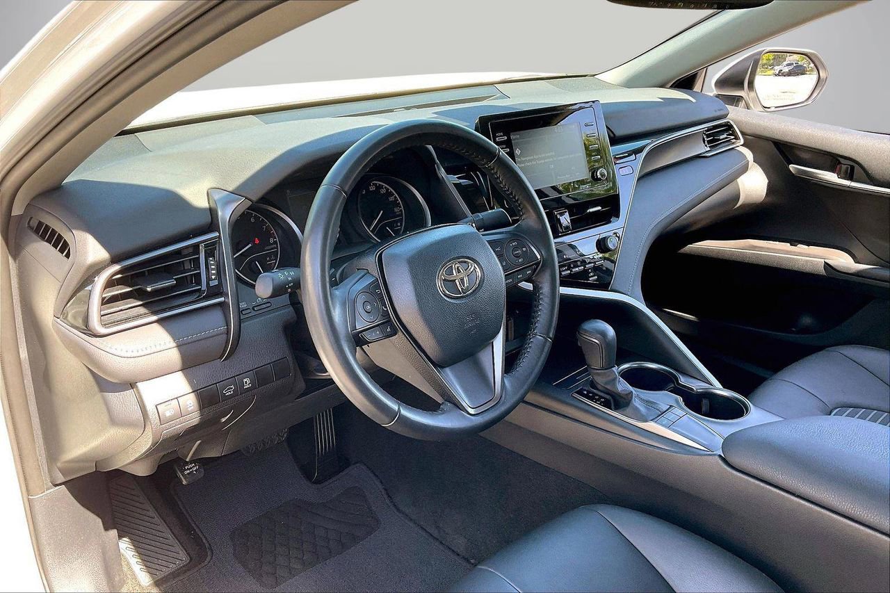 Used 2023 Toyota Camry SE w/ Convenience Package FWD image 18