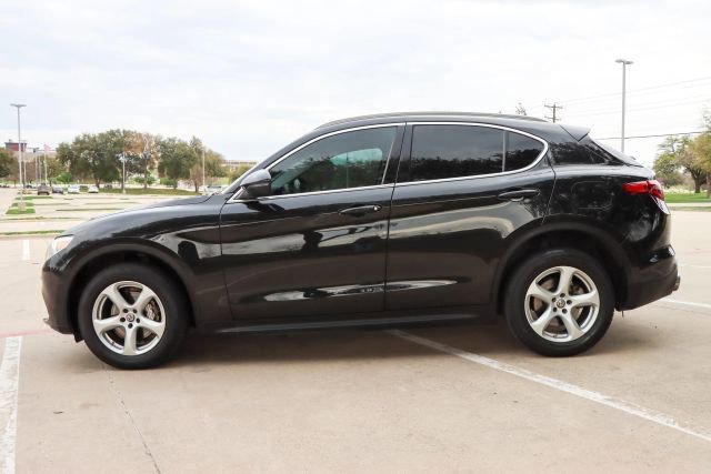 Used 2018 Alfa Romeo Stelvio AWD image 3