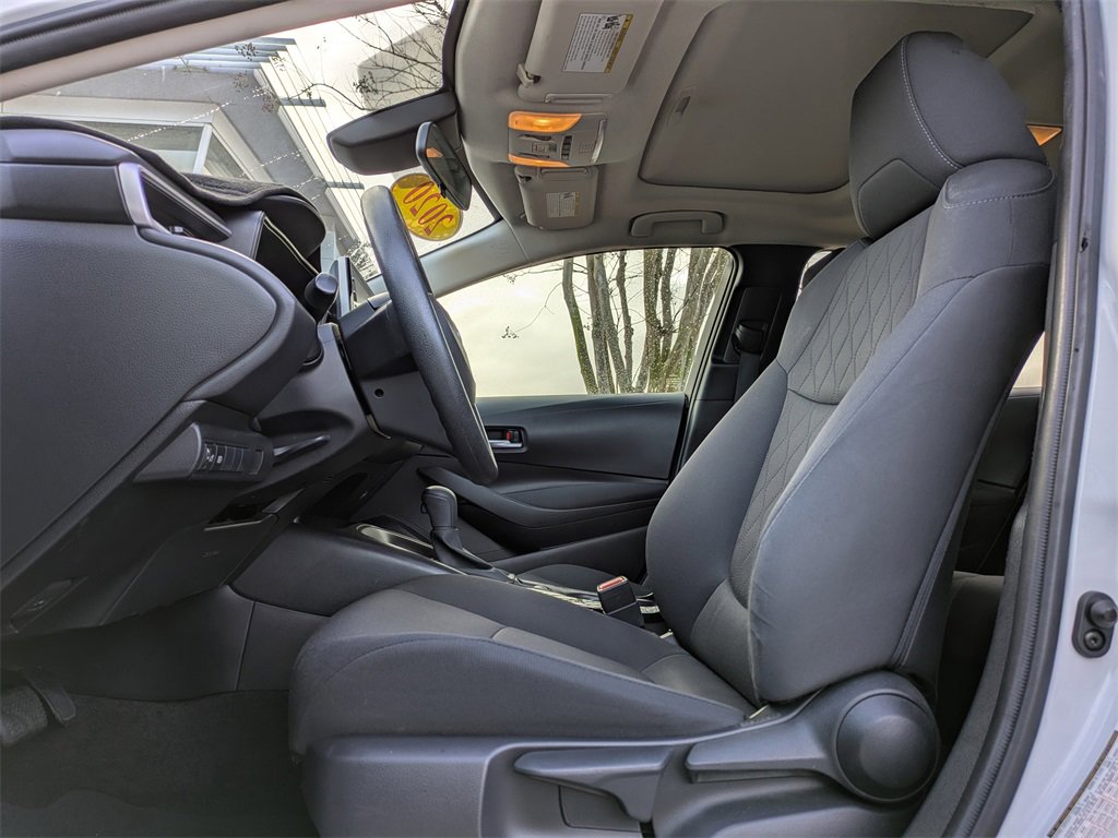 Used 2020 Toyota Corolla LE w/ LE Premium Package image 2