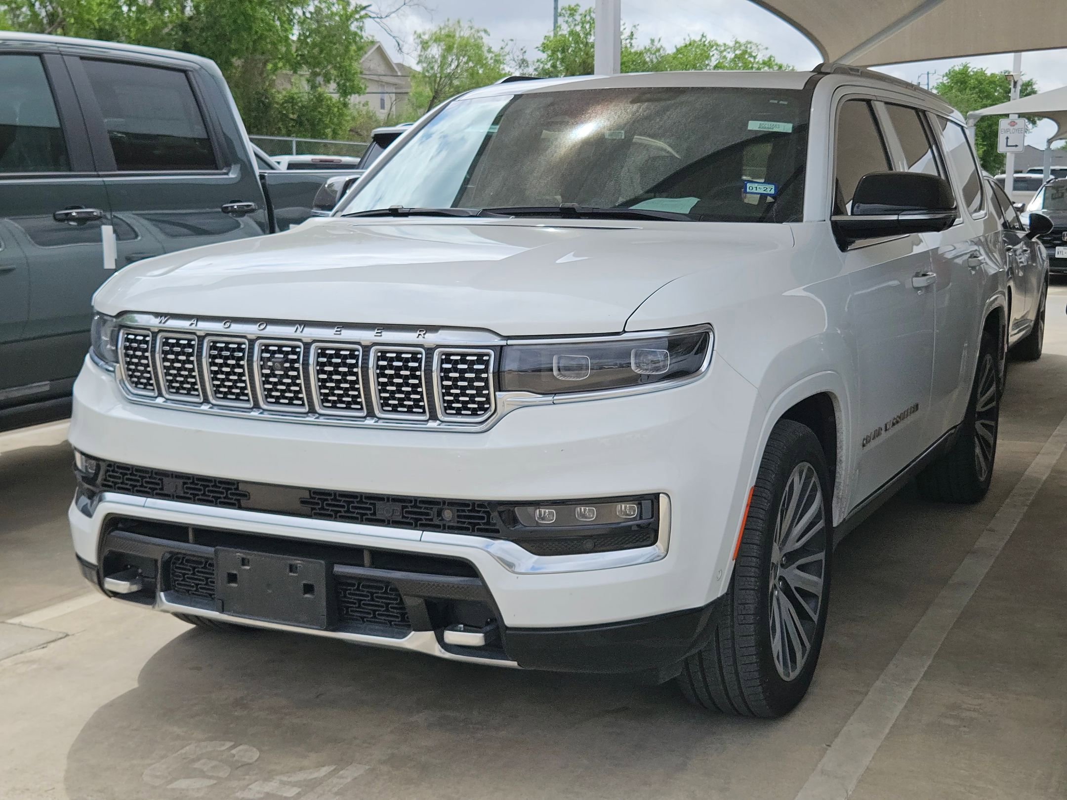 Used 2024 Jeep Grand Wagoneer Series III w/ HD Trailer Tow Package image 5