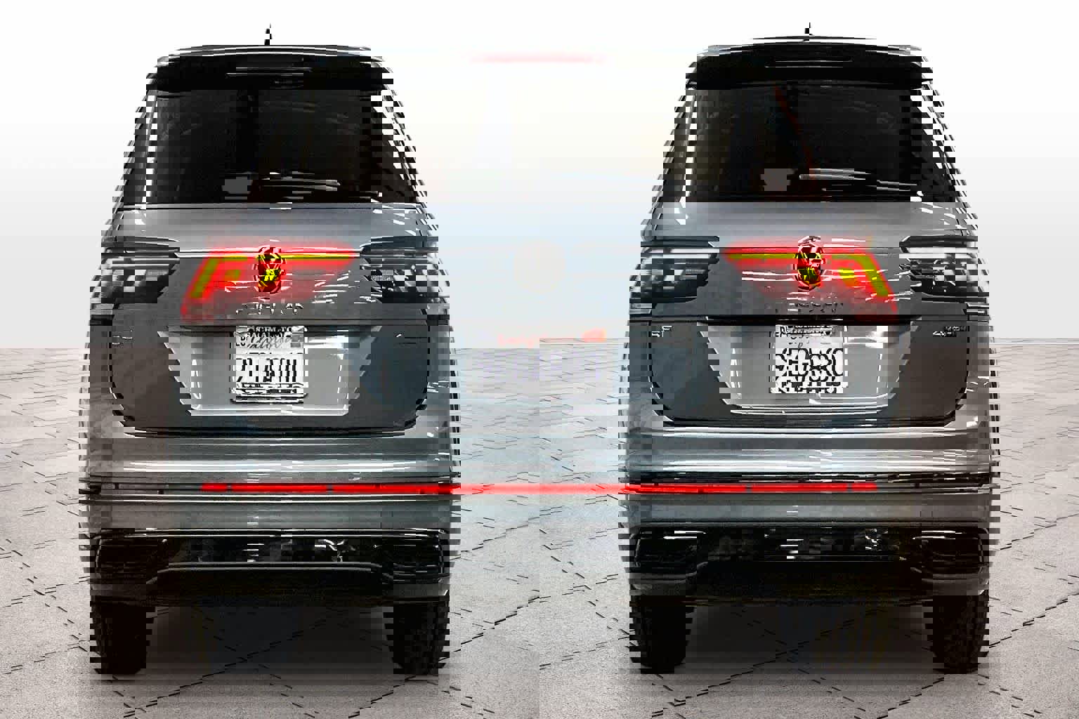 Used 2022 Volkswagen Tiguan SE R-Line image 7