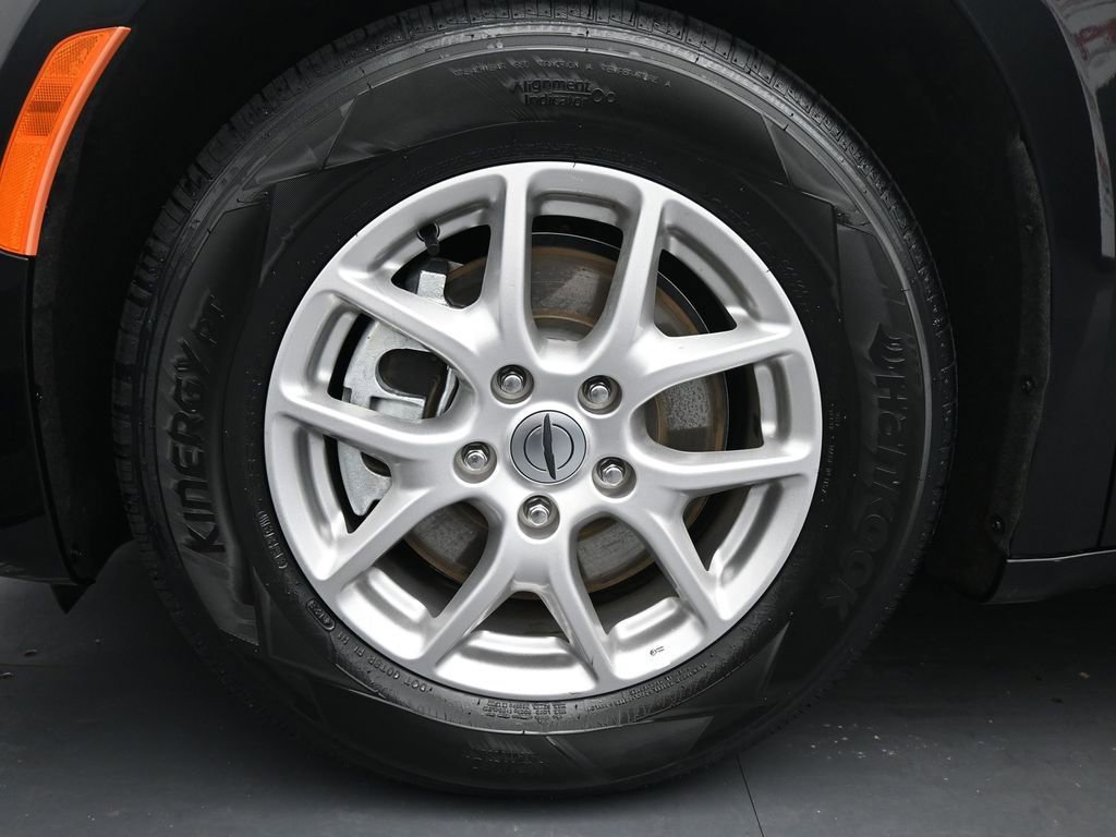 Used 2024 Chrysler Pacifica Touring-L image 14