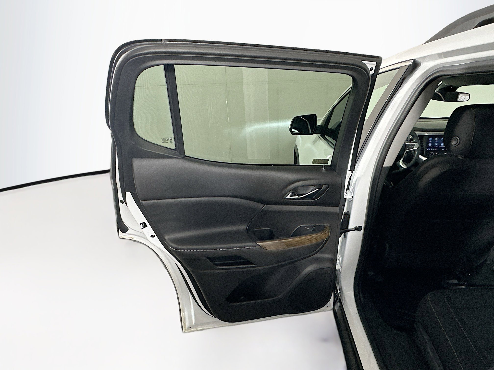 Used 2023 GMC Acadia SLE w/ Driver Convenience Package image 24