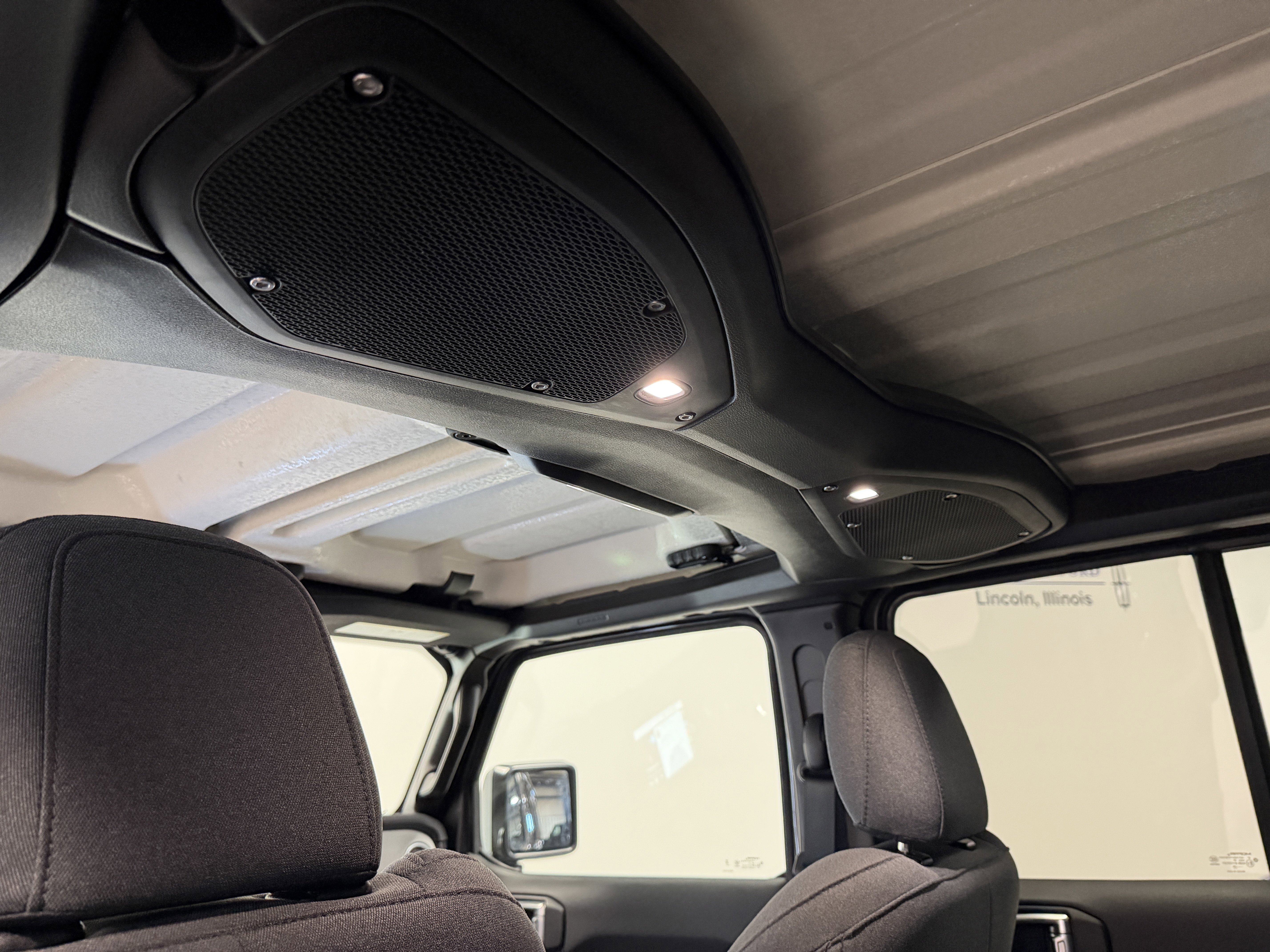 Used 2025 Jeep Wrangler Unlimited Sahara w/ Safety Group image 24