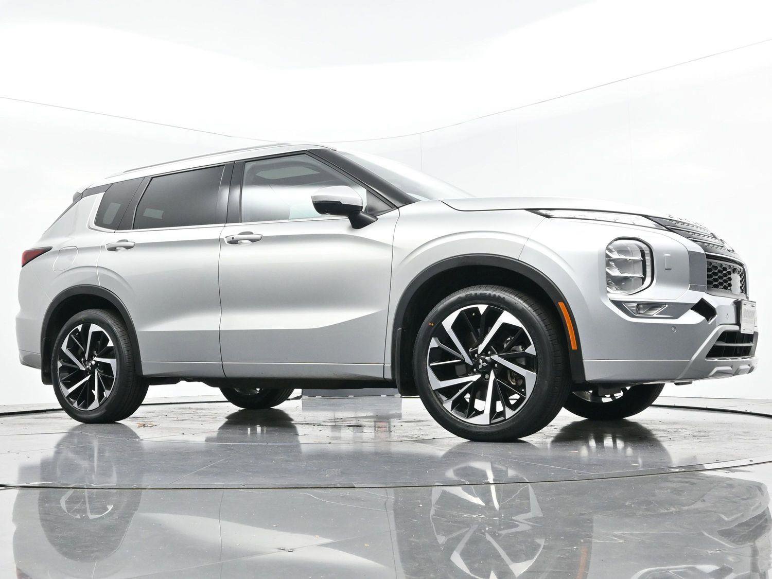 Used 2023 Mitsubishi Outlander SEL image 43