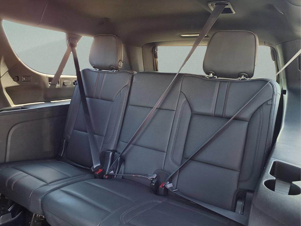 Certified 2023 Chevrolet Suburban RST w/ Luxury Package AWD/4WD image 18