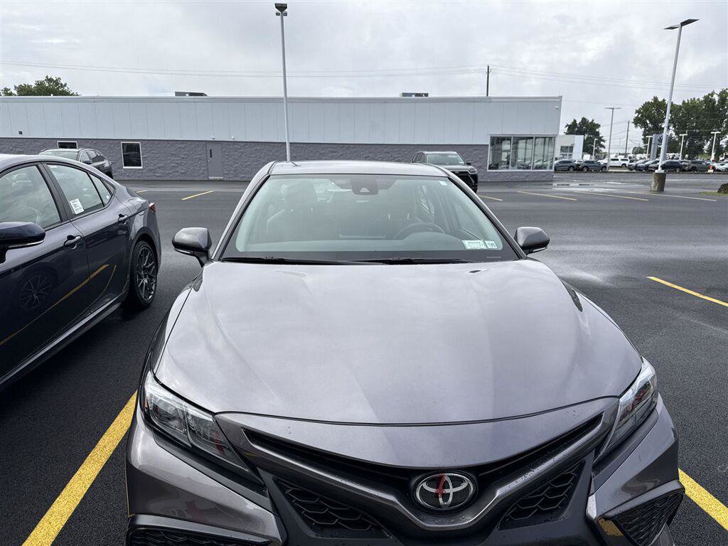 Used 2024 Toyota Camry SE AWD/4WD image 3