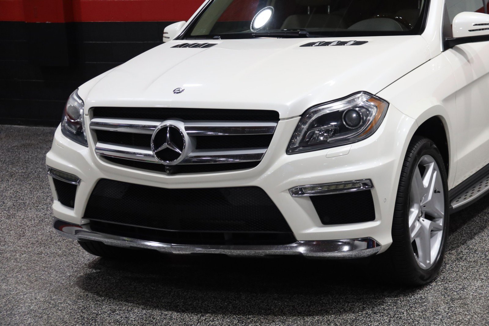 Used 2013 Mercedes-Benz GL 550 4MATIC AMG Sport 4dr Suv image 13