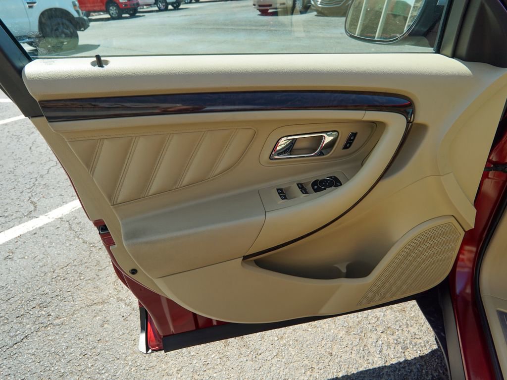 Used 2018 Ford Taurus Limited image 16