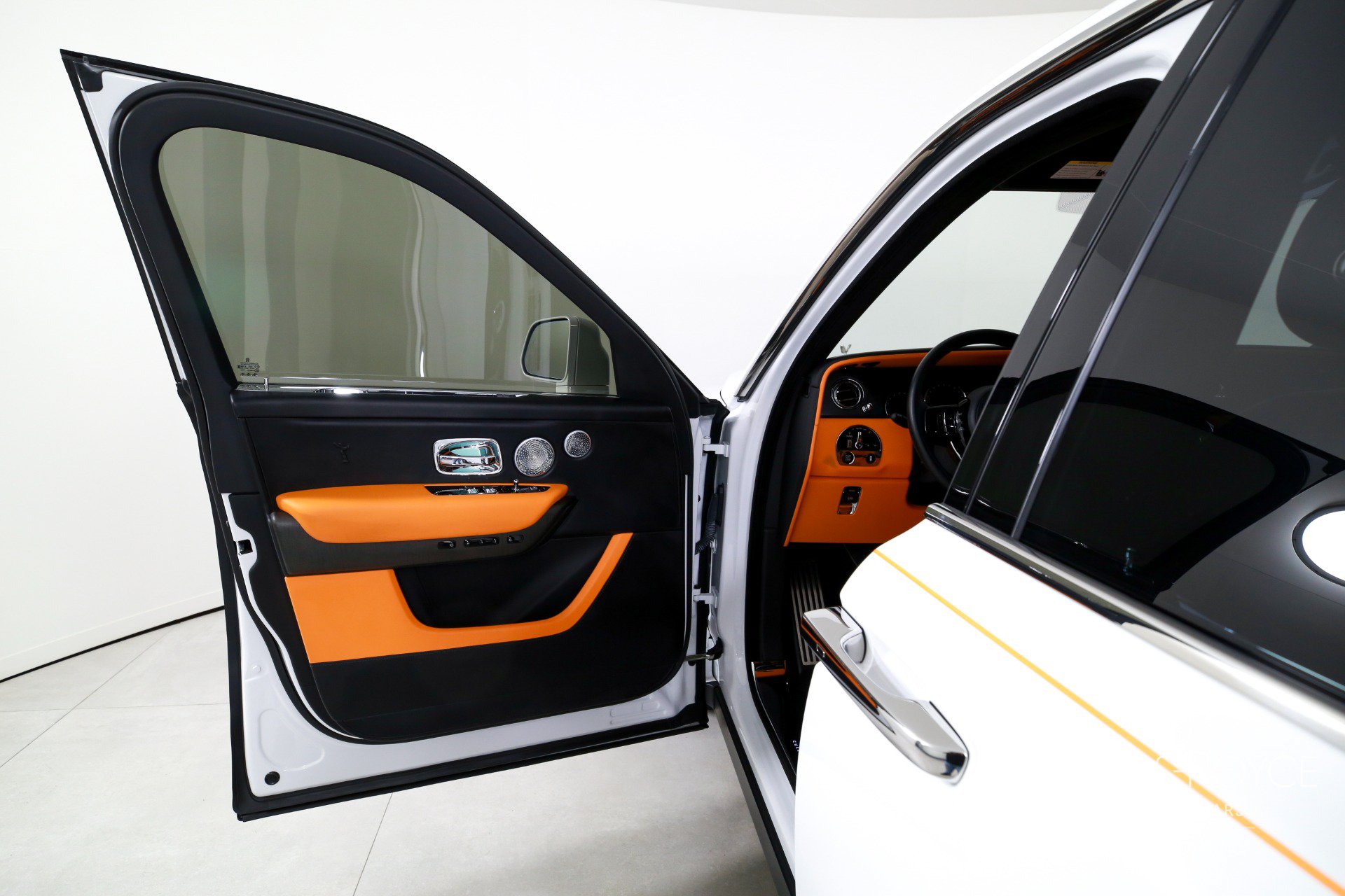Certified 2020 Rolls-Royce Cullinan AWD/4WD image 10