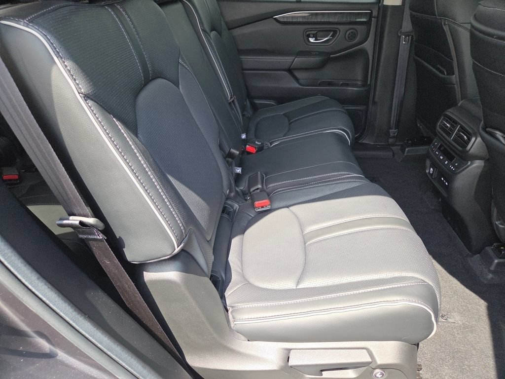 Used 2025 Honda Pilot Elite image 6