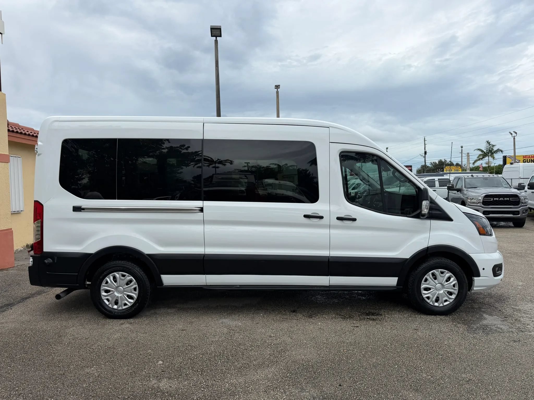 Used 2024 Ford Transit 350 148 Medium Roof Wagon RWD image 7