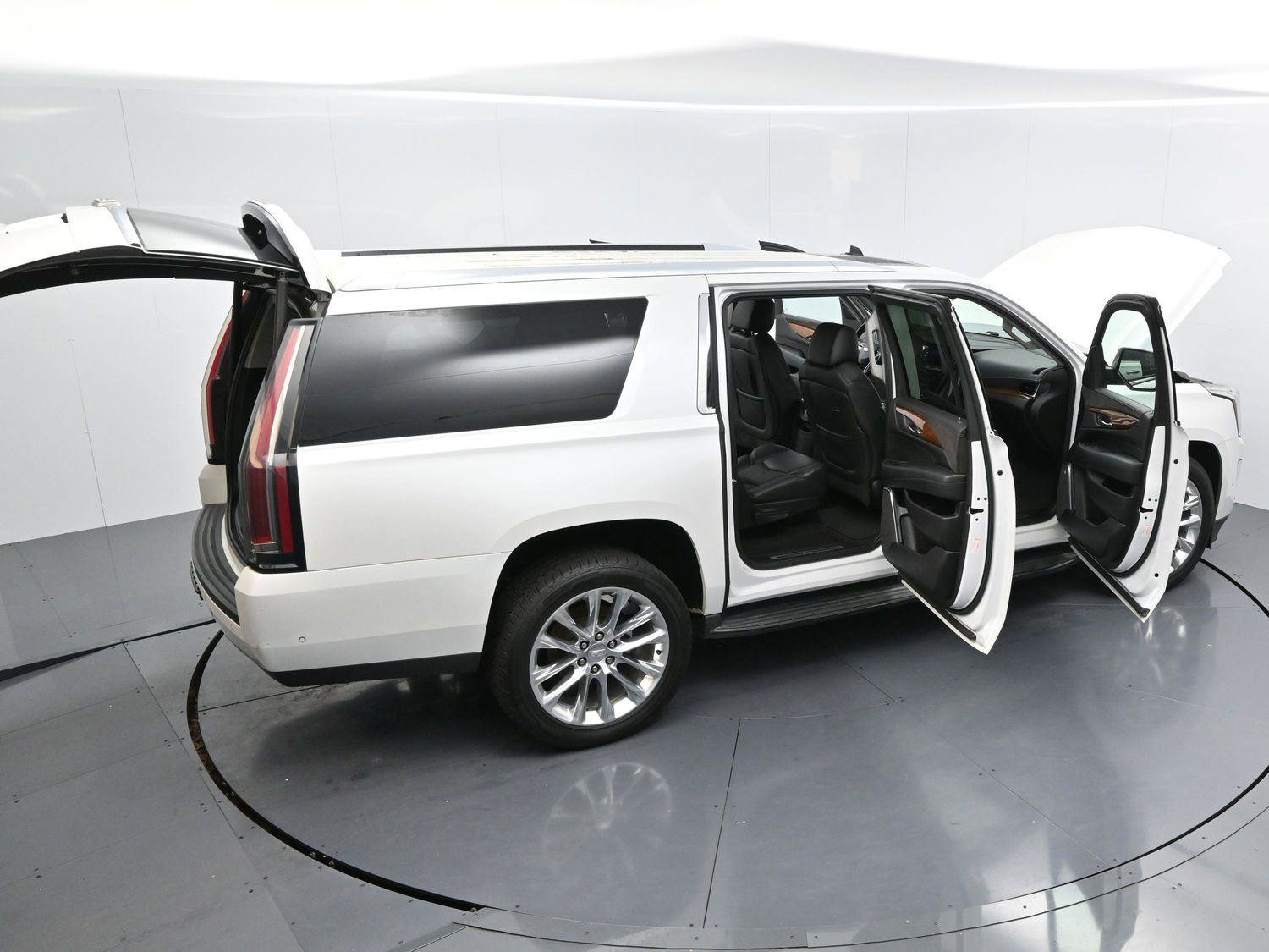 Used 2017 Cadillac Escalade ESV Luxury image 46