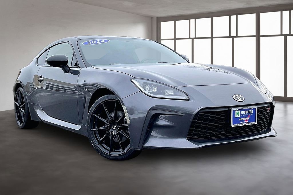 Used 2024 Toyota GR86 Premium RWD image 3