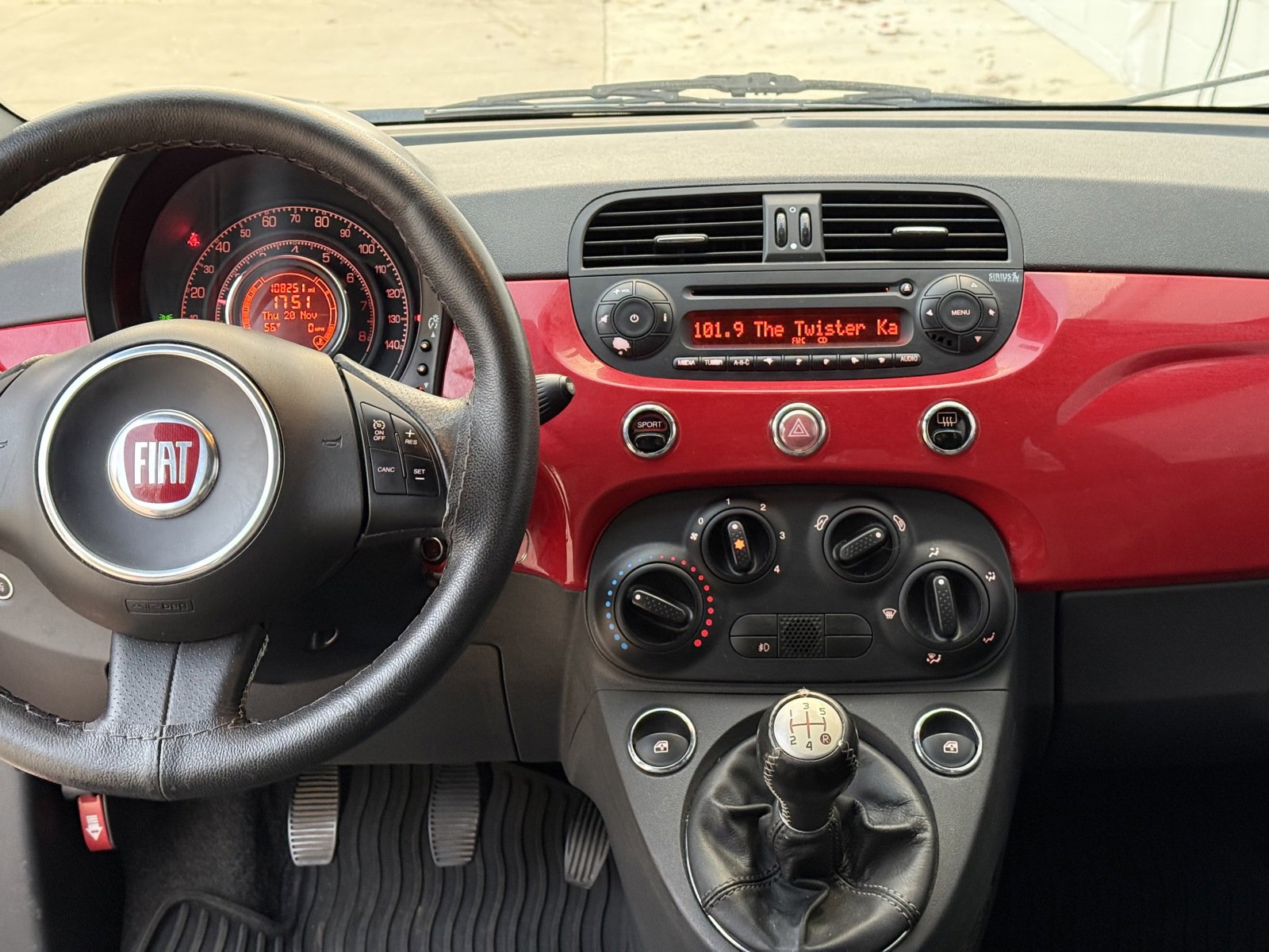 Used 2013 FIAT 500 Turbo w/ Beats Audio Pkg FWD image 21