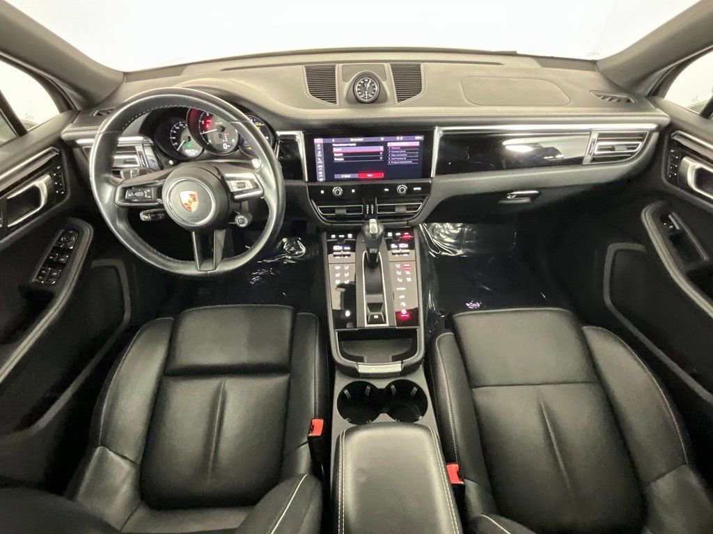 Used 2023 Porsche Macan Turbo image 10