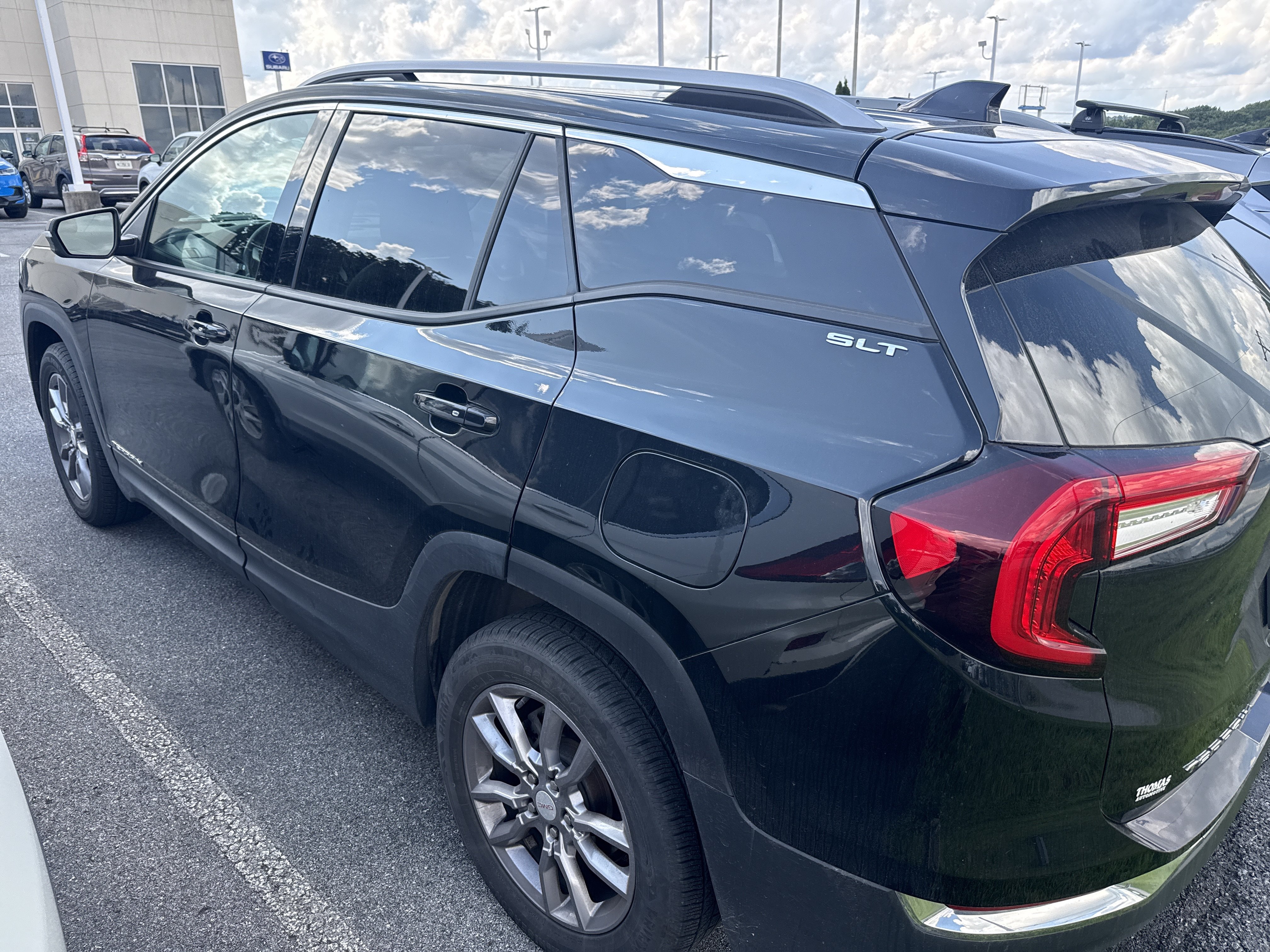 Used 2022 GMC Terrain SLT w/ Infotainment Package II AWD/4WD image 5