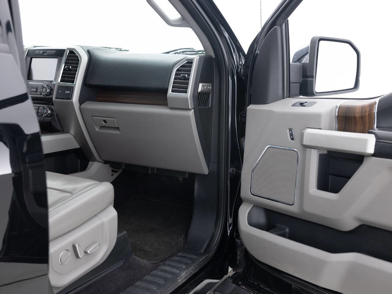 Used 2016 Ford F150 Lariat AWD/4WD image 32