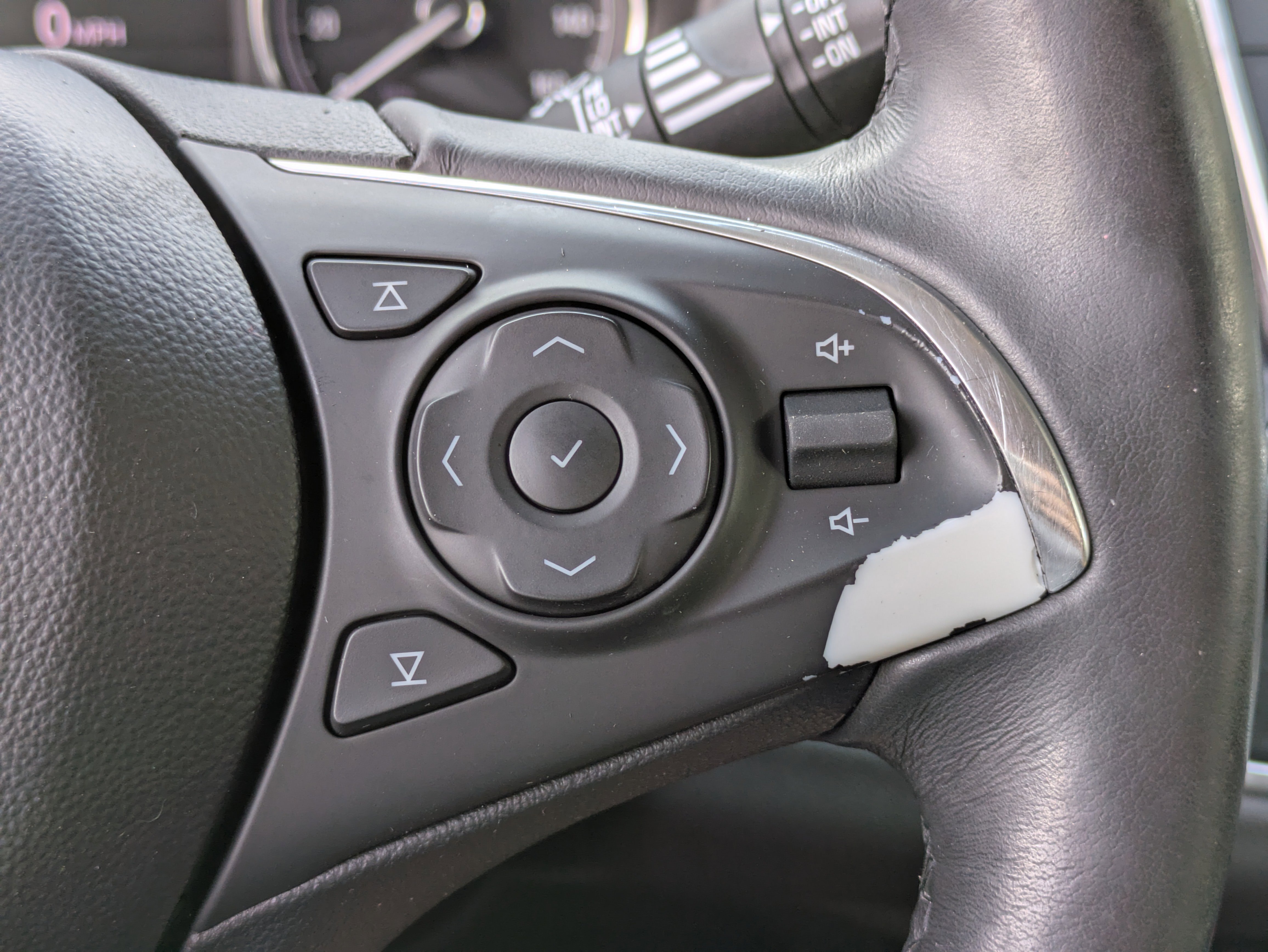 Used 2020 Buick Enclave Essence w/ Sport Touring Edition image 25