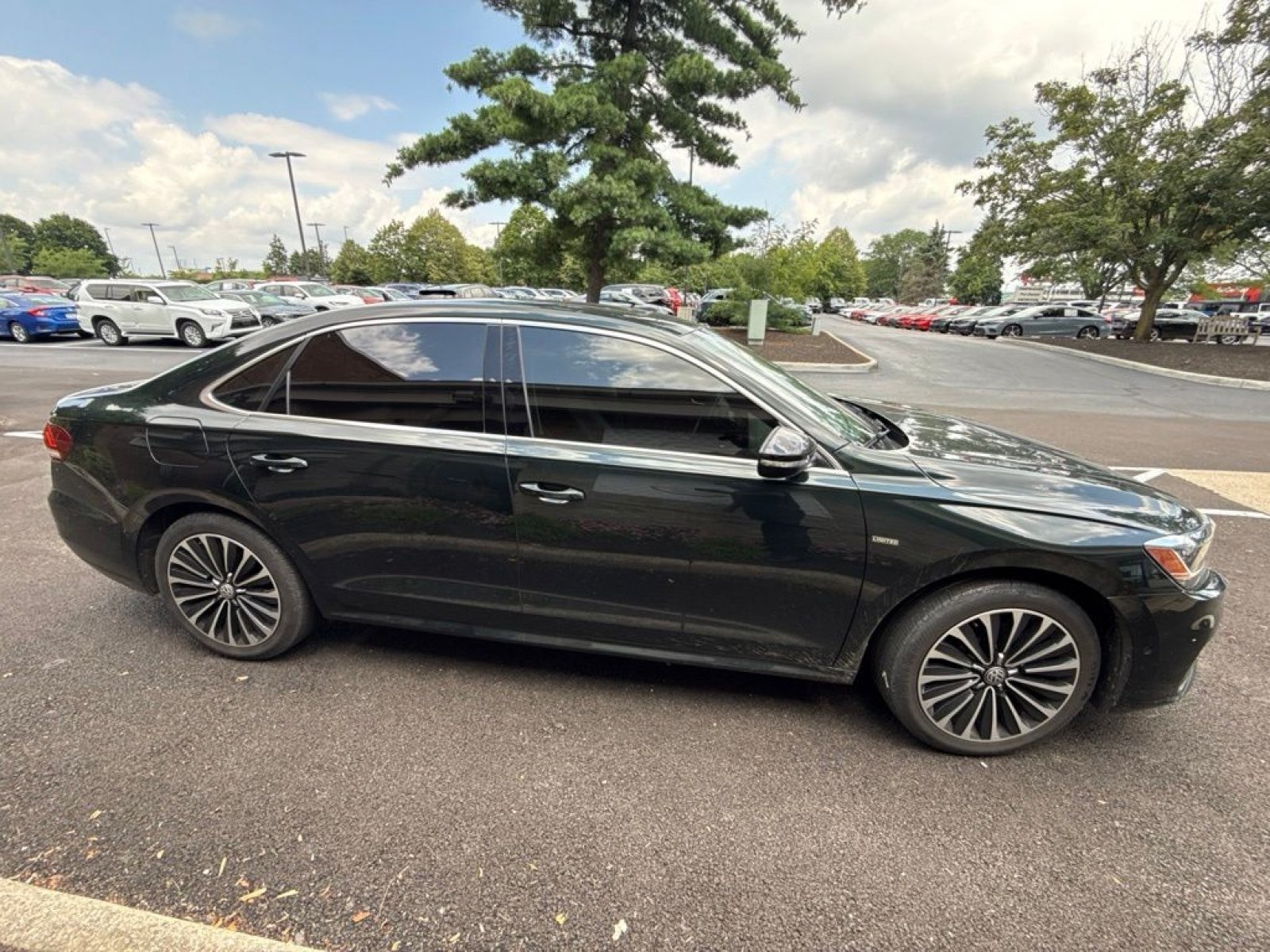 Used 2022 Volkswagen Passat 2.0T FWD image 5