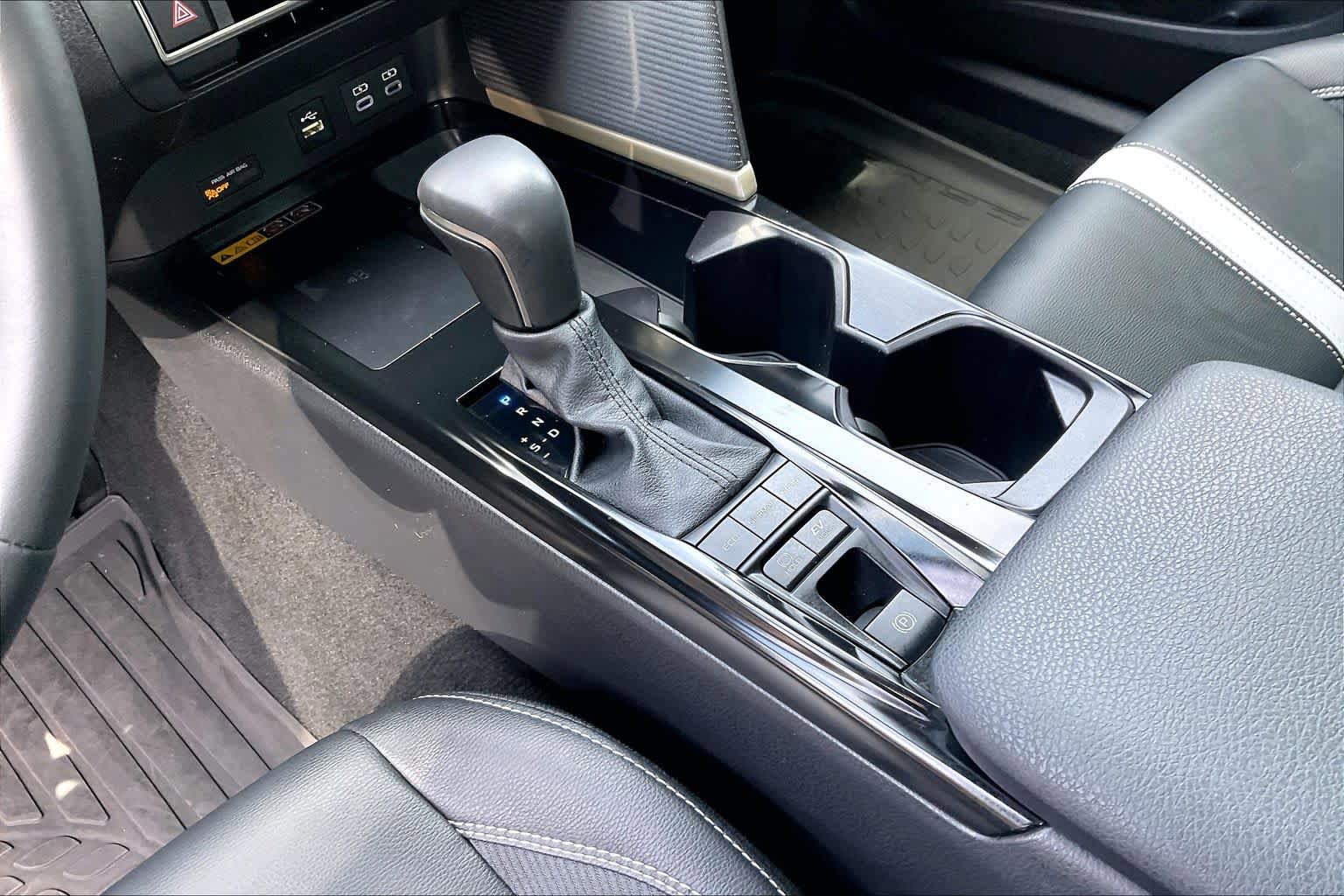 Used 2025 Toyota Camry SE w/ Convenience Package AWD/4WD image 15