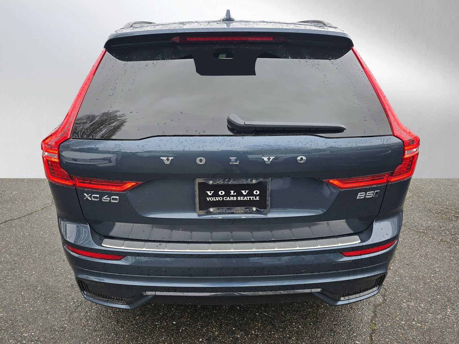 Certified 2025 Volvo XC60 B5 Core w/ Protection Package Premier image 4