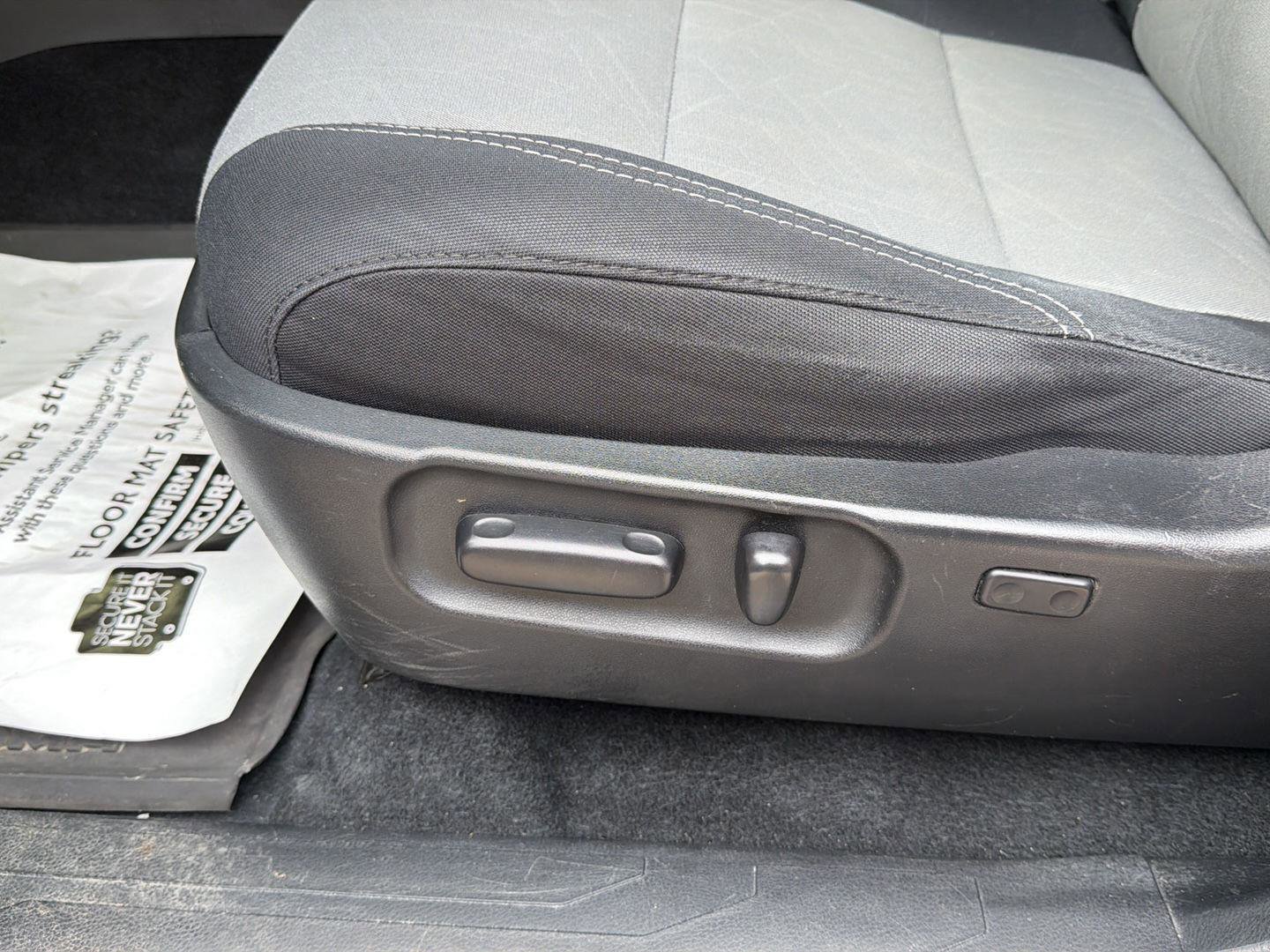 Used 2021 Toyota Tacoma TRD Off-Road w/ Technology Package AWD/4WD image 15