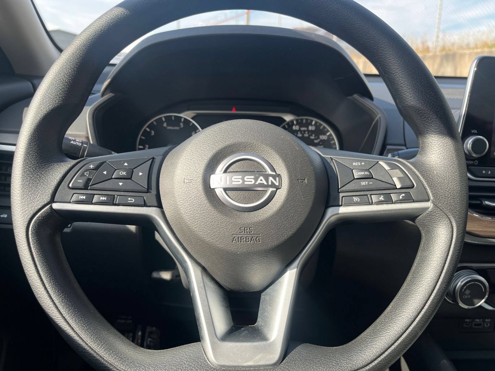 Used 2025 Nissan Altima 2.5 SV FWD image 24