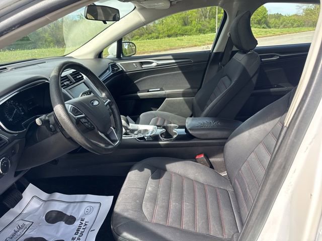 Used 2015 Ford Fusion SE FWD image 16