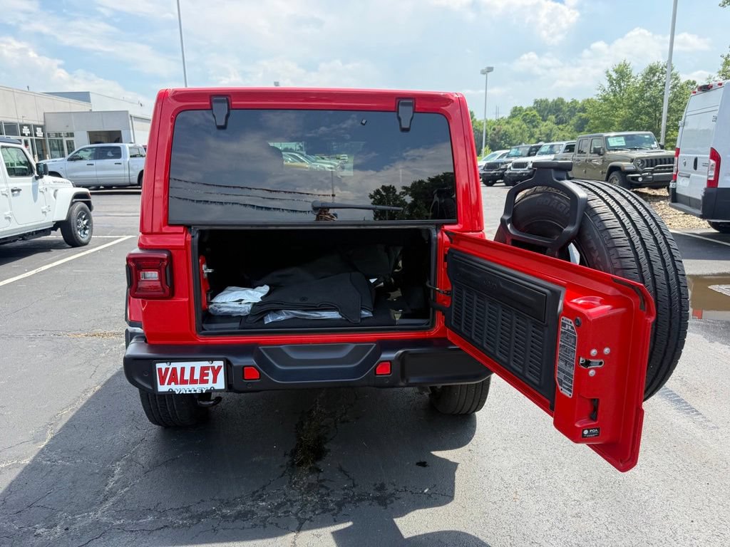 Used 2025 Jeep Wrangler Unlimited Sahara w/ Safety Group AWD/4WD image 41