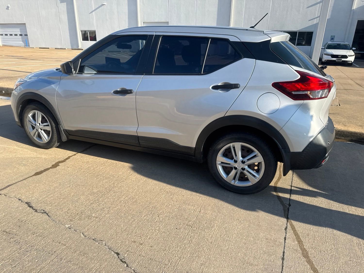 Used 2020 Nissan Kicks S FWD image 4