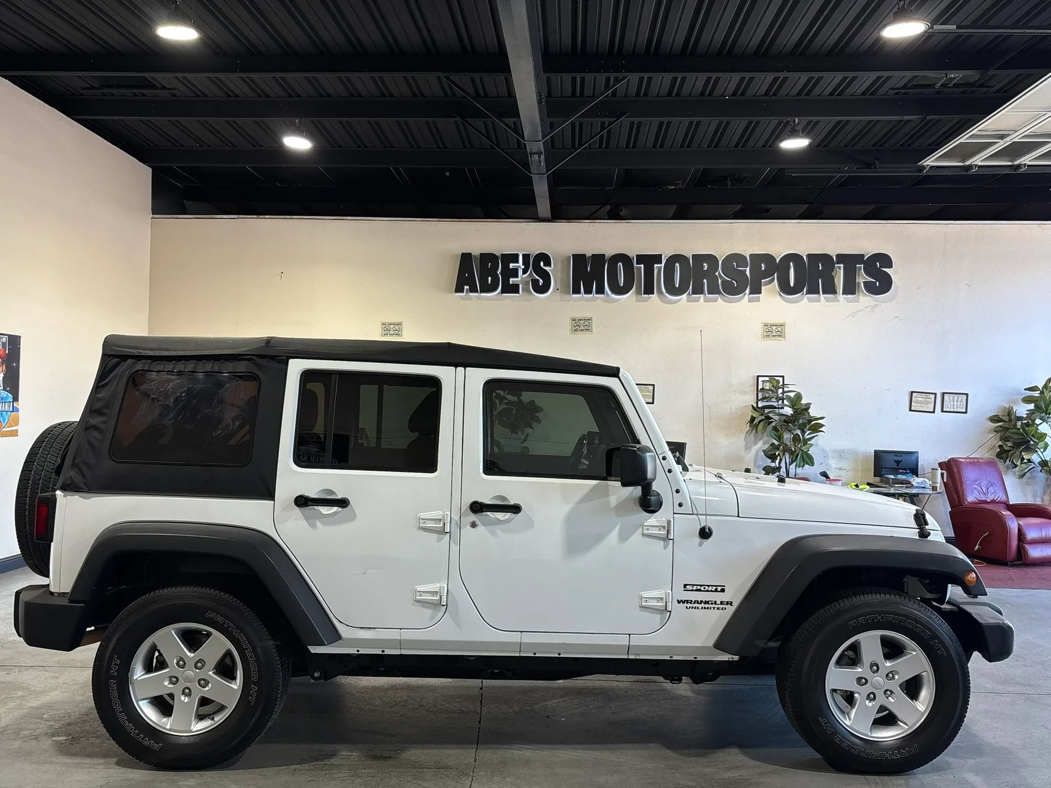 Used 2015 Jeep Wrangler Unlimited Sport w/ Quick Order Package 24S AWD/4WD image 7