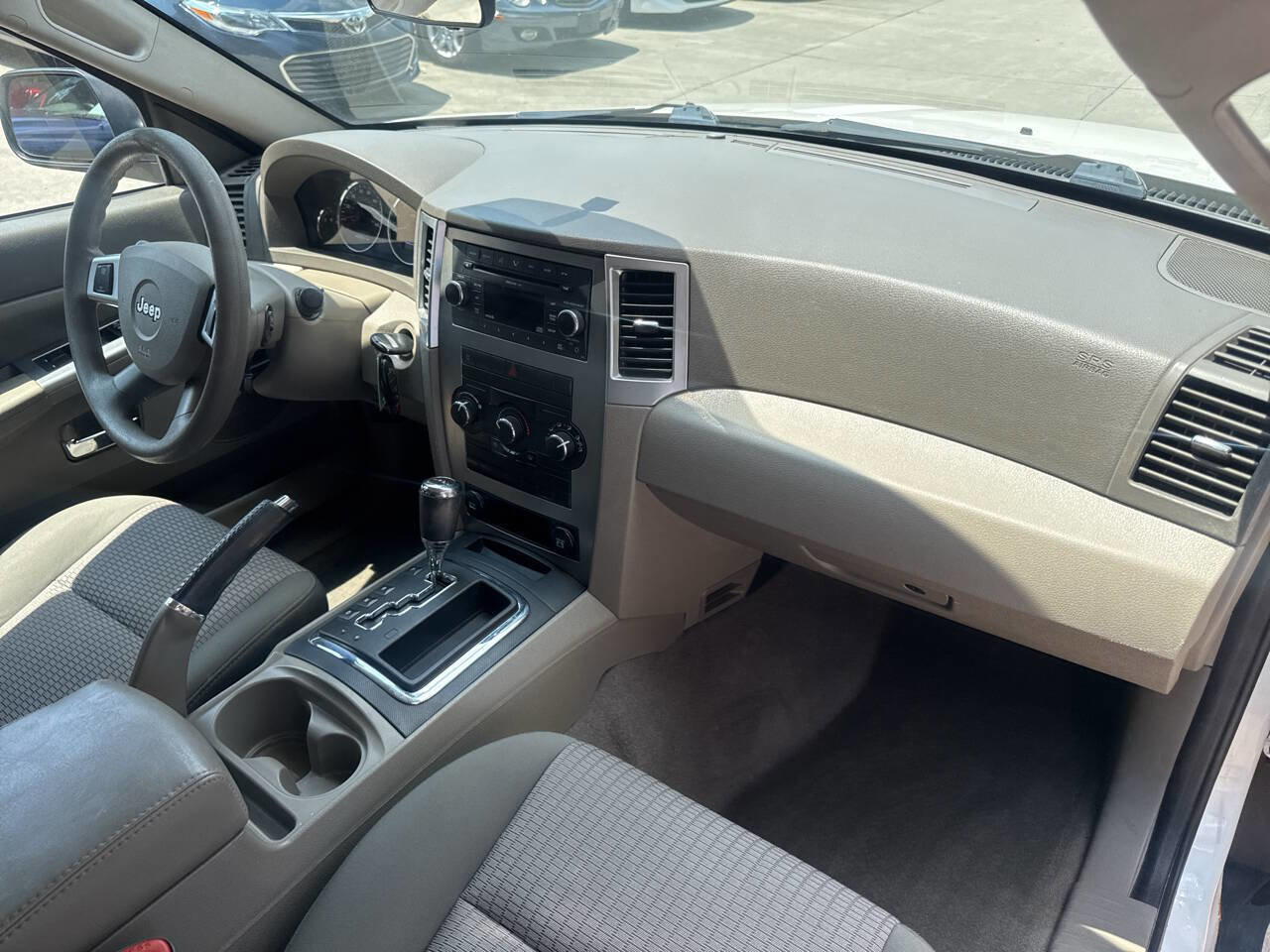 Used 2009 Jeep Grand Cherokee Laredo AWD/4WD image 15